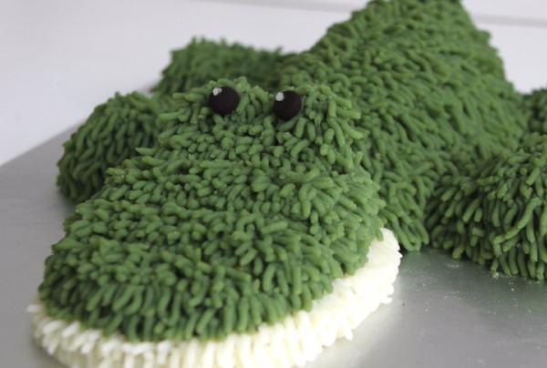 Kitchen Fun With My 3 Sons - ALLIGATOR CUPCAKE CAKE...this is one of the  cutest Pull-Apart cakes I have ever seen...so adorable & easy to make!  Featured on our BEST Cupcake Cake
